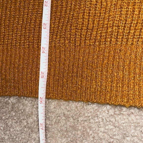 Forever 21 Gold Sweater - Picture 9 of 9